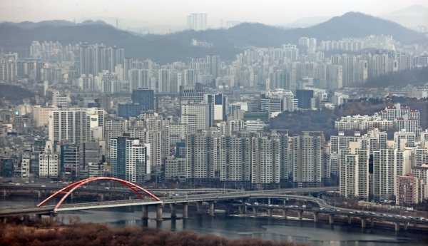 “규제 완화 기대감”…서울 아파트 실거래가 60%가 상승