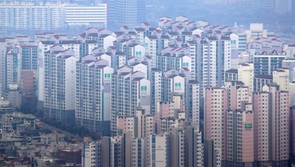 ▲주담대 금리가 7%로 오르면 서울 중형 아파트의 월상환액이 가처분소득의 70%에 달한다는 조사 결과가 나왔다.