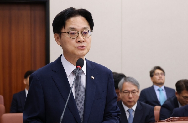 ▲김정관 산업통상부 장관이 6일 국회에서 열린 산업통상자원중소벤처기업위원회 국정감사에서 업무보고를 하고 있다. 